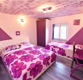 3 Bedroom Villa with Pool & Tennis Court near Sinj, sleeps 8